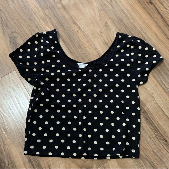 ✨2 FOR $25✨ Black Polka Dot Cropped tee - Picture 2 of 2